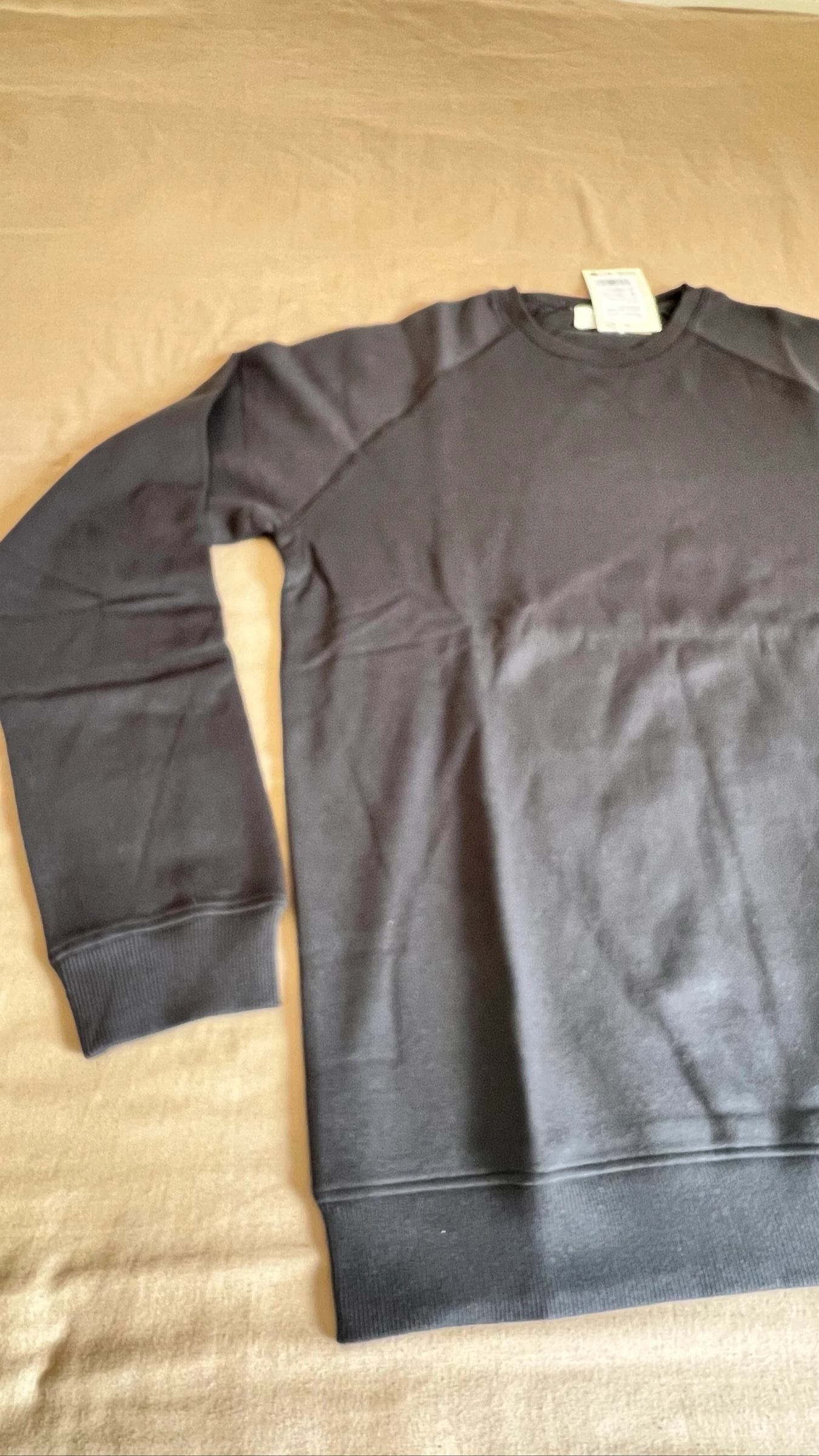 Sudadera de Cuello Redondo Negro para Hombre Simple y Premium – photo 6